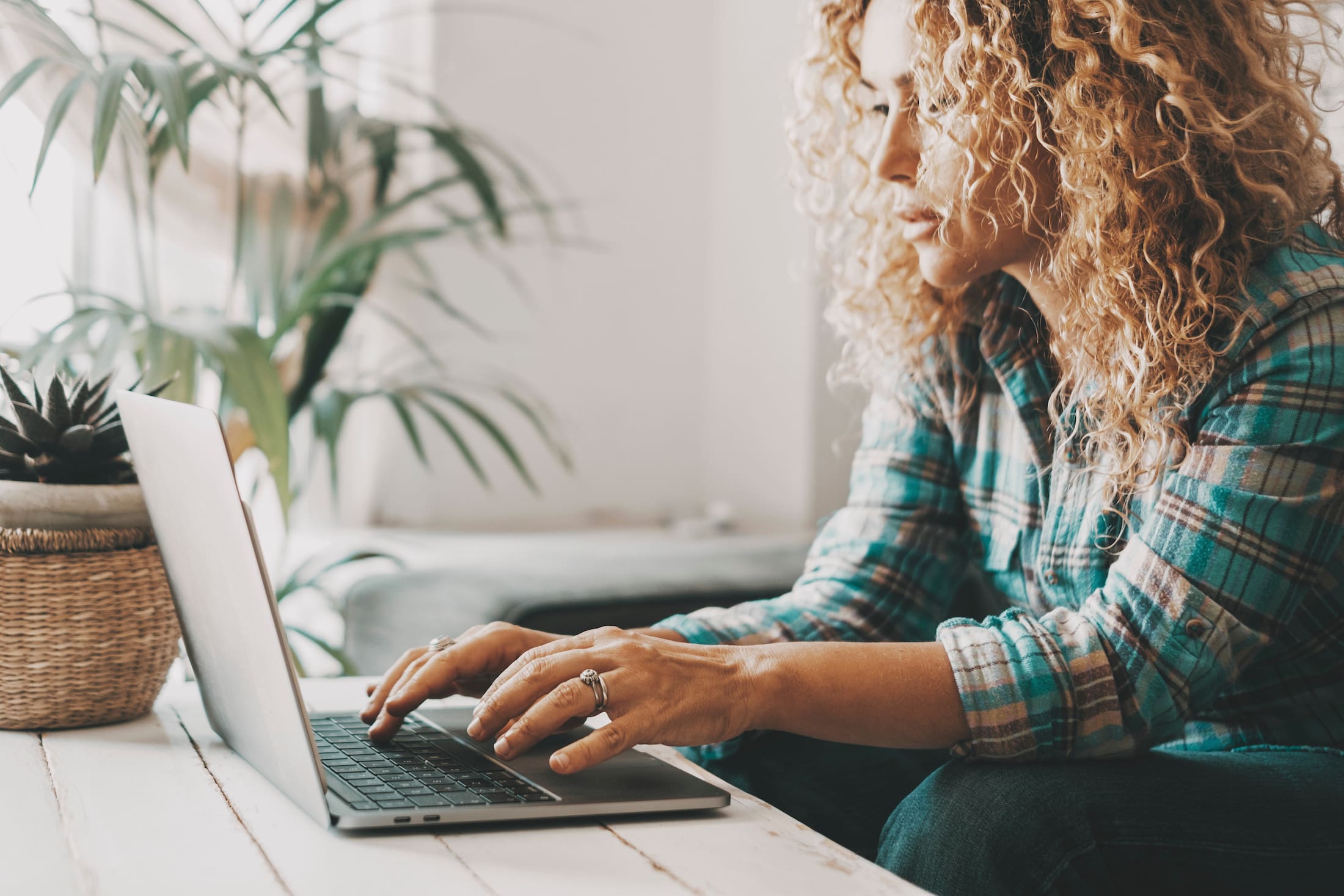 woman reading about coaching packages