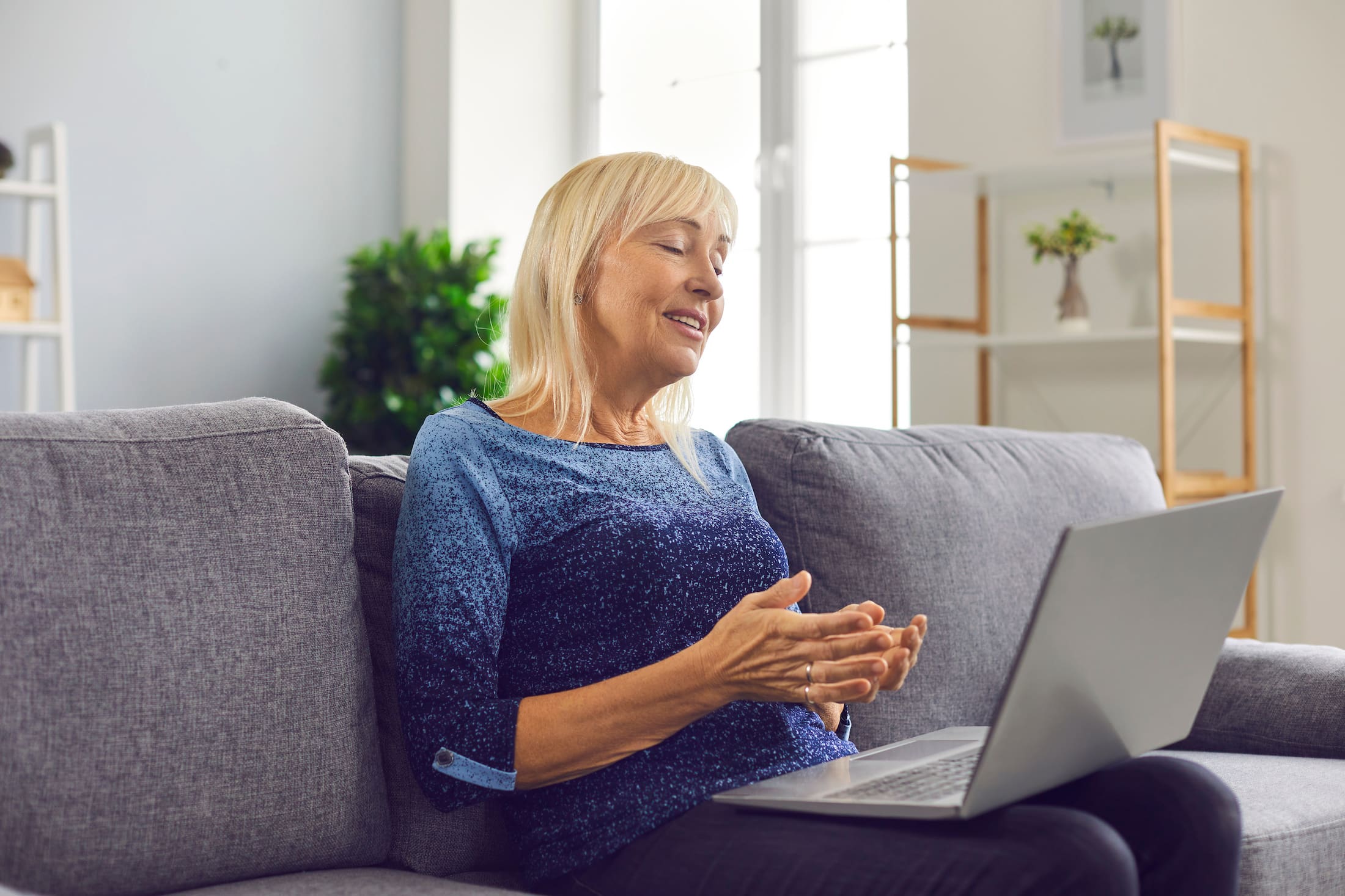 woman on a call with her retirement coach